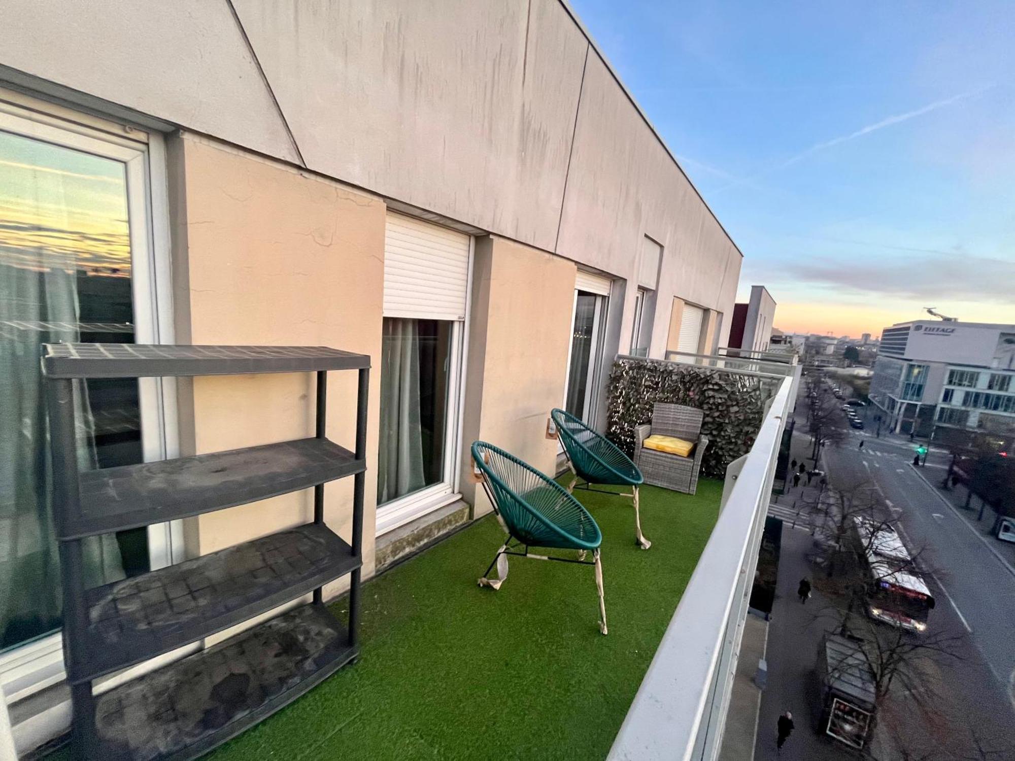Vue Tour Eiffel - Metro - Wifi - Parking - Terrasse - Dream Host * Saint-Denis (Seine-Saint-Denis)