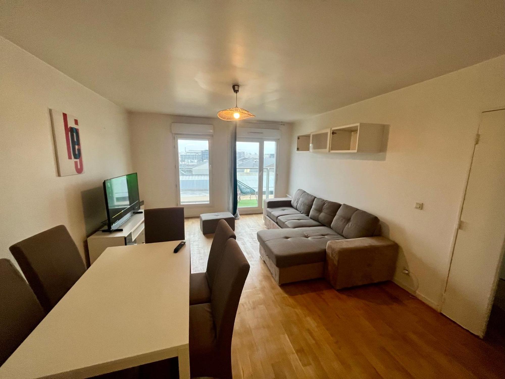 Vue Tour Eiffel - Metro - Wifi - Parking - Terrasse - Dream Host * Saint-Denis (Seine-Saint-Denis)